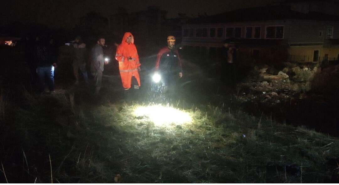Hortum işçi konteynerlerini parçaladı! 4 ölü, 1 yaralı var 23